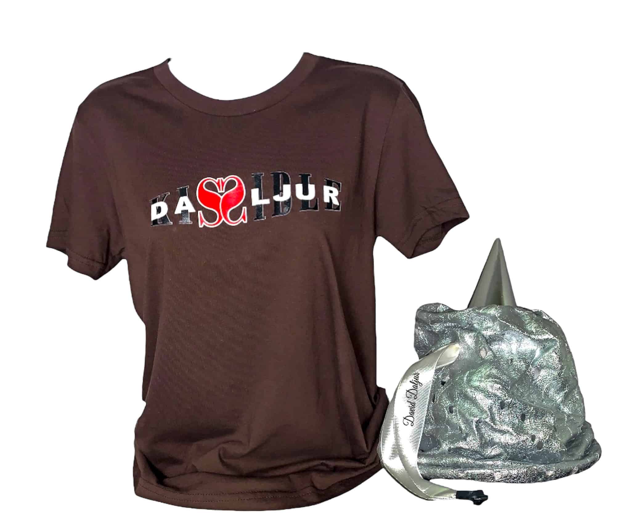 A brown shirt and backpack with the words " daaliur ".